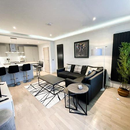Modern 3 Bedroom Apartment, West End Edimburgo Esterno foto