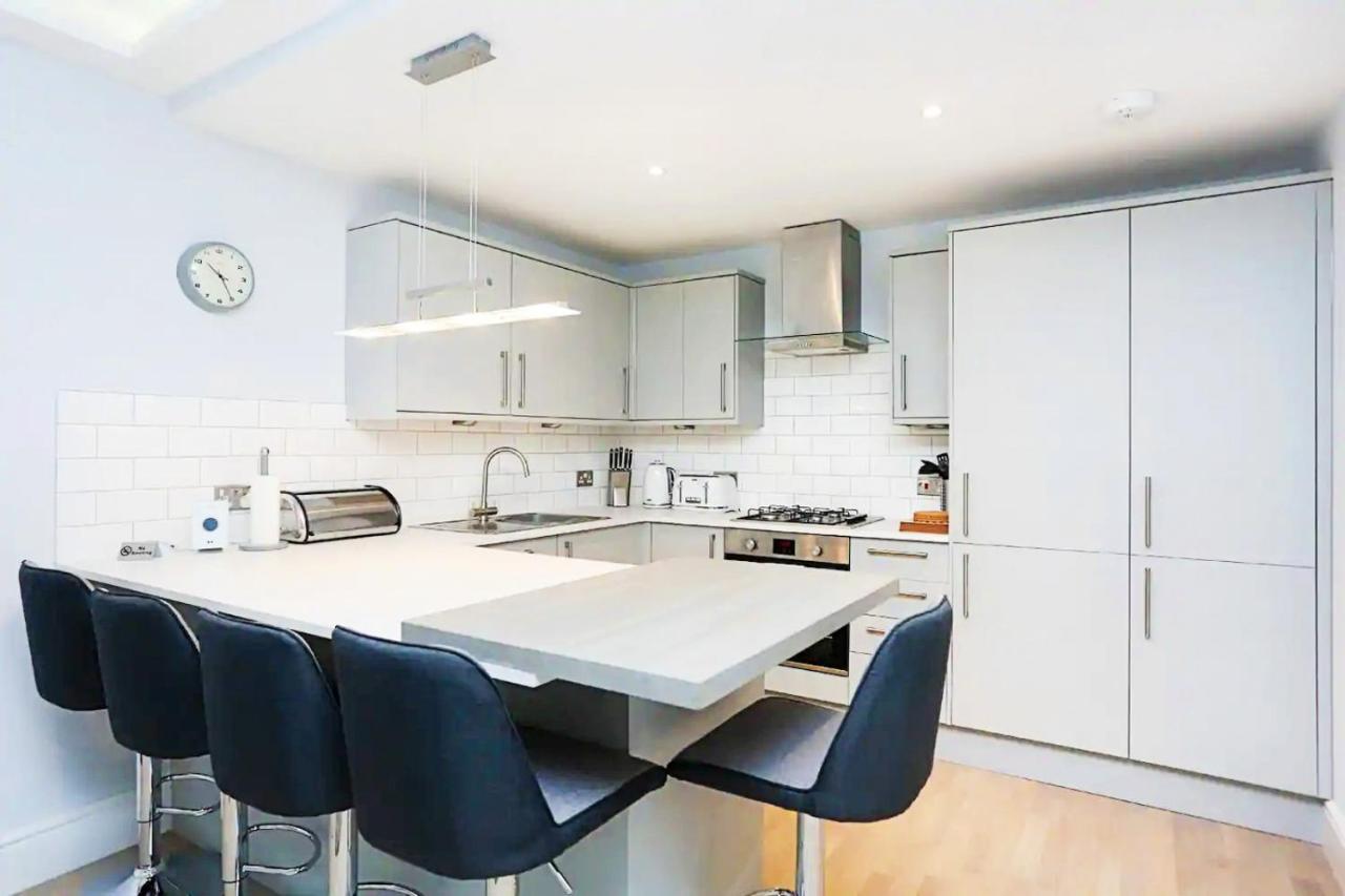Modern 3 Bedroom Apartment, West End Edimburgo Esterno foto
