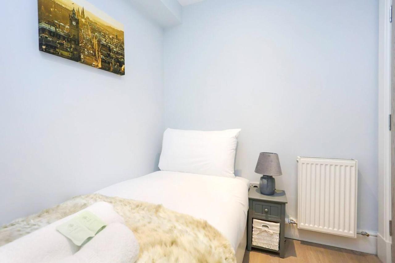 Modern 3 Bedroom Apartment, West End Edimburgo Esterno foto
